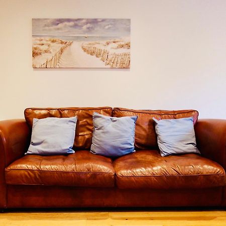 Newly Renovated 3 Bedroom Victorian Detached House 본머스 외부 사진