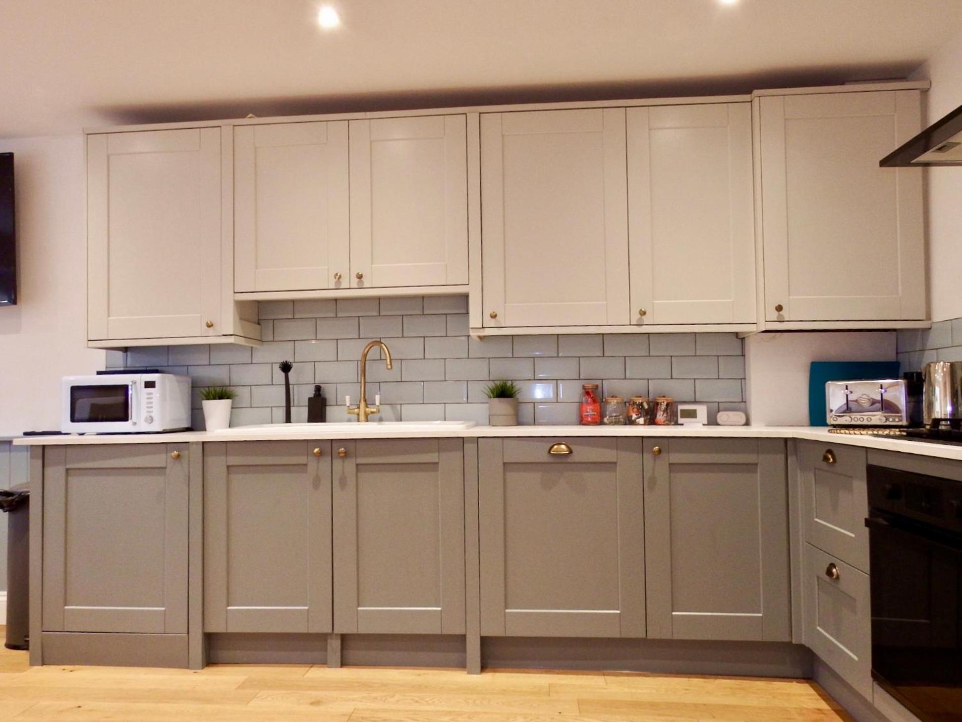 Newly Renovated 3 Bedroom Victorian Detached House 본머스 외부 사진