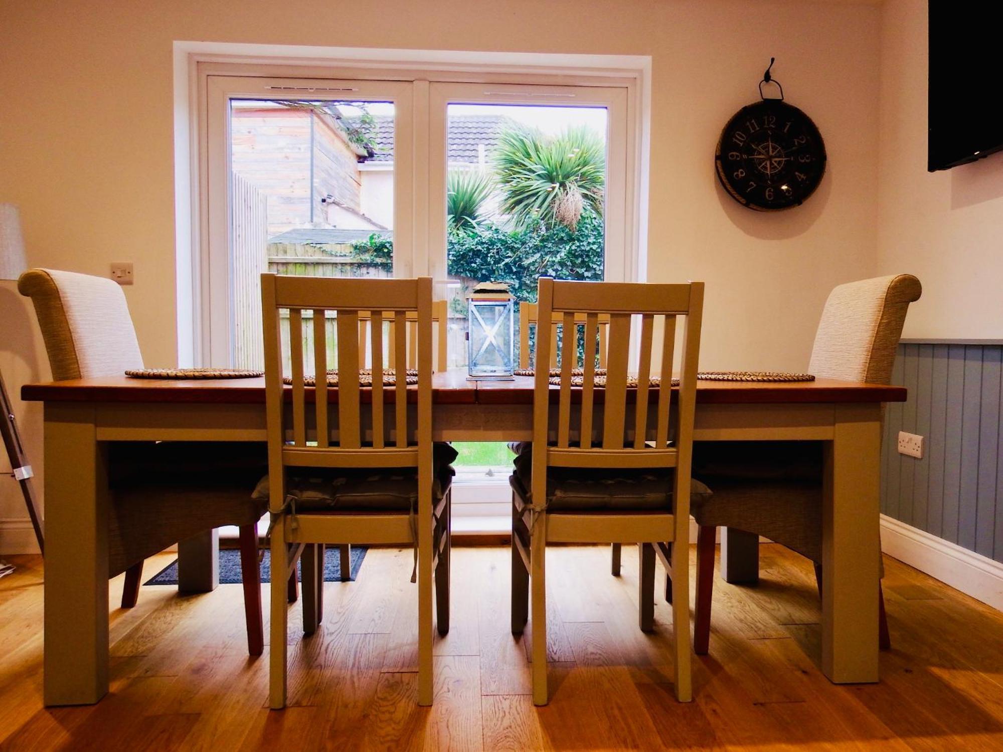 Newly Renovated 3 Bedroom Victorian Detached House 본머스 외부 사진