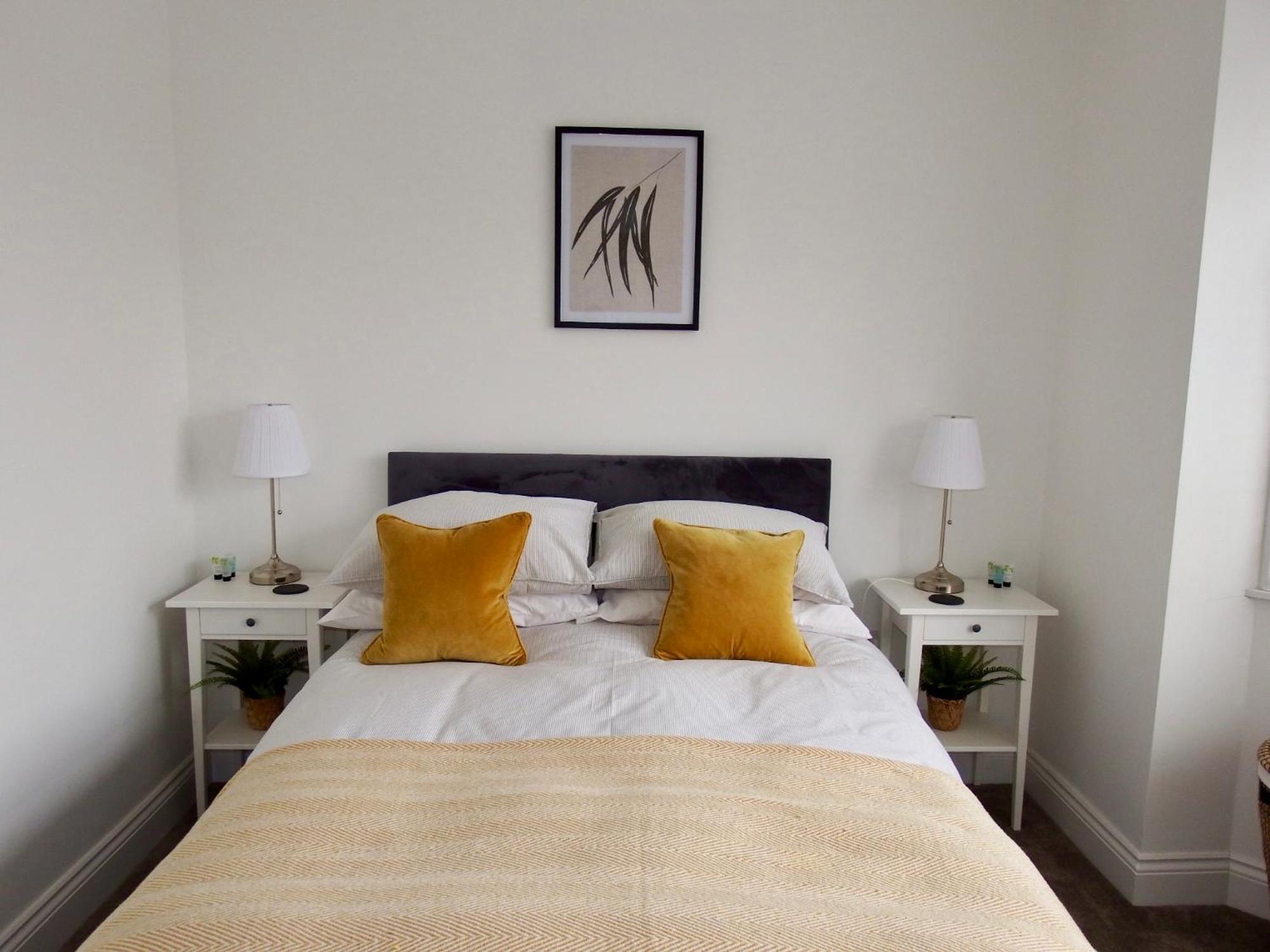 Newly Renovated 3 Bedroom Victorian Detached House 본머스 외부 사진