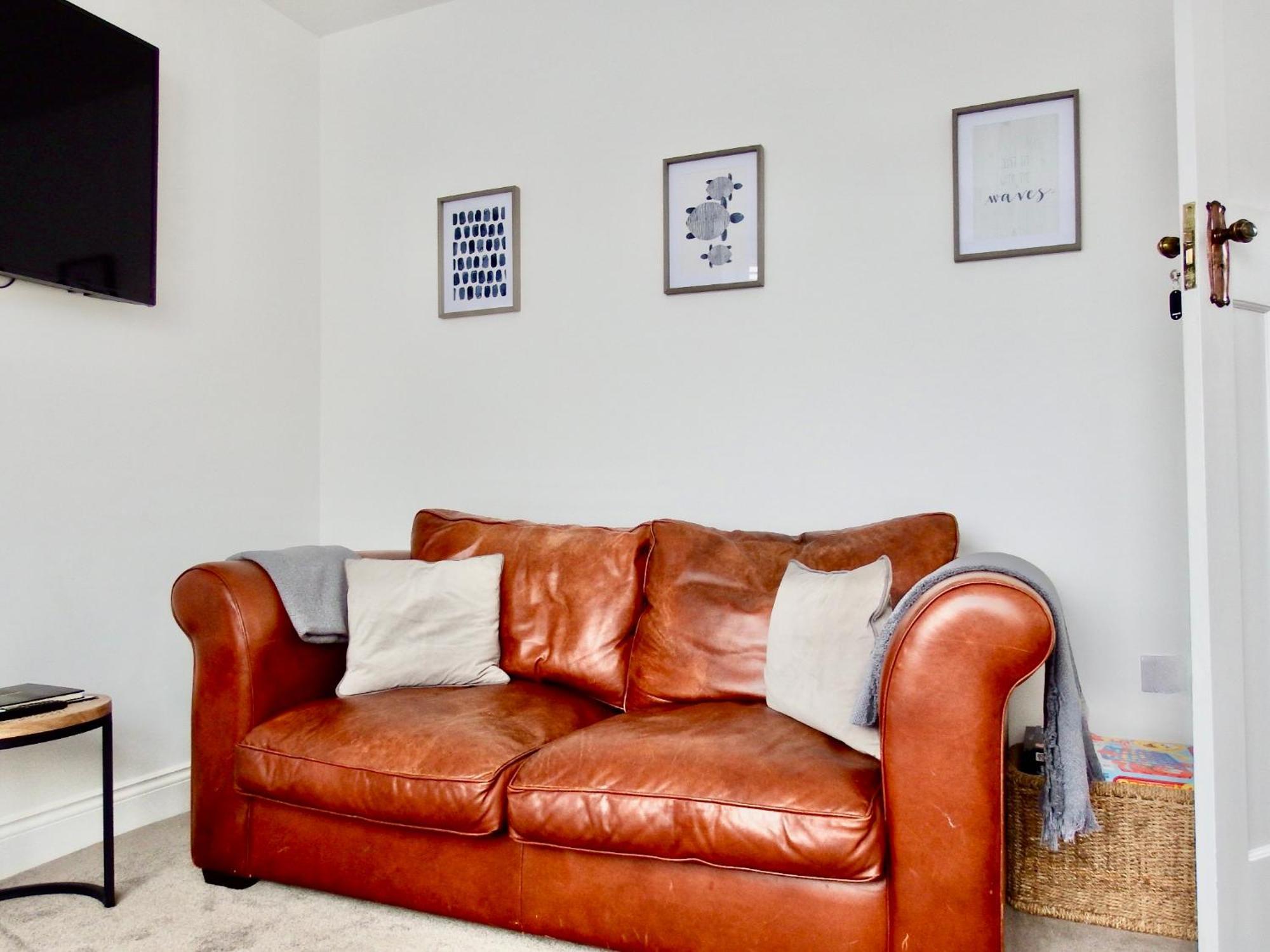 Newly Renovated 3 Bedroom Victorian Detached House 본머스 외부 사진