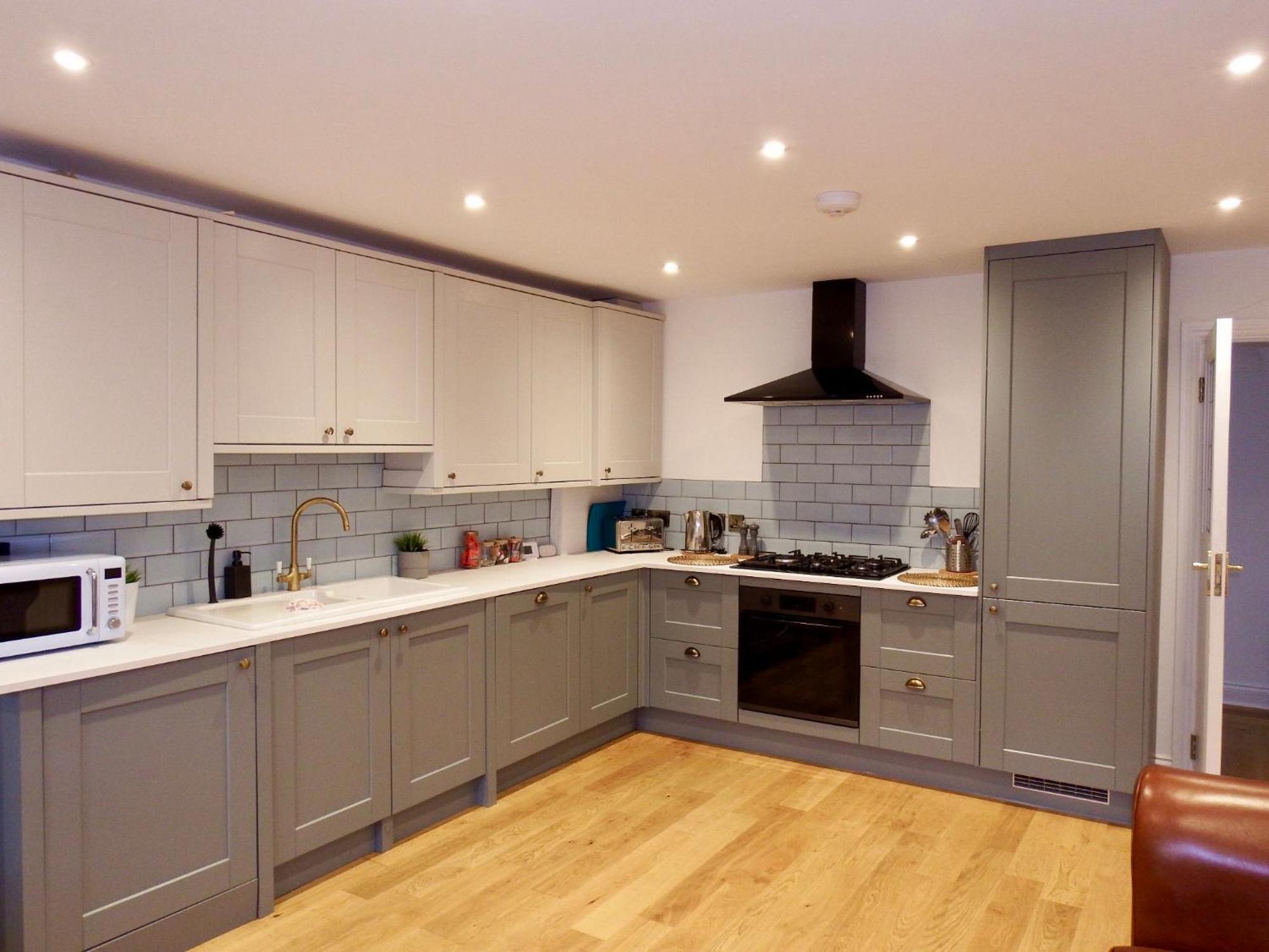 Newly Renovated 3 Bedroom Victorian Detached House 본머스 외부 사진