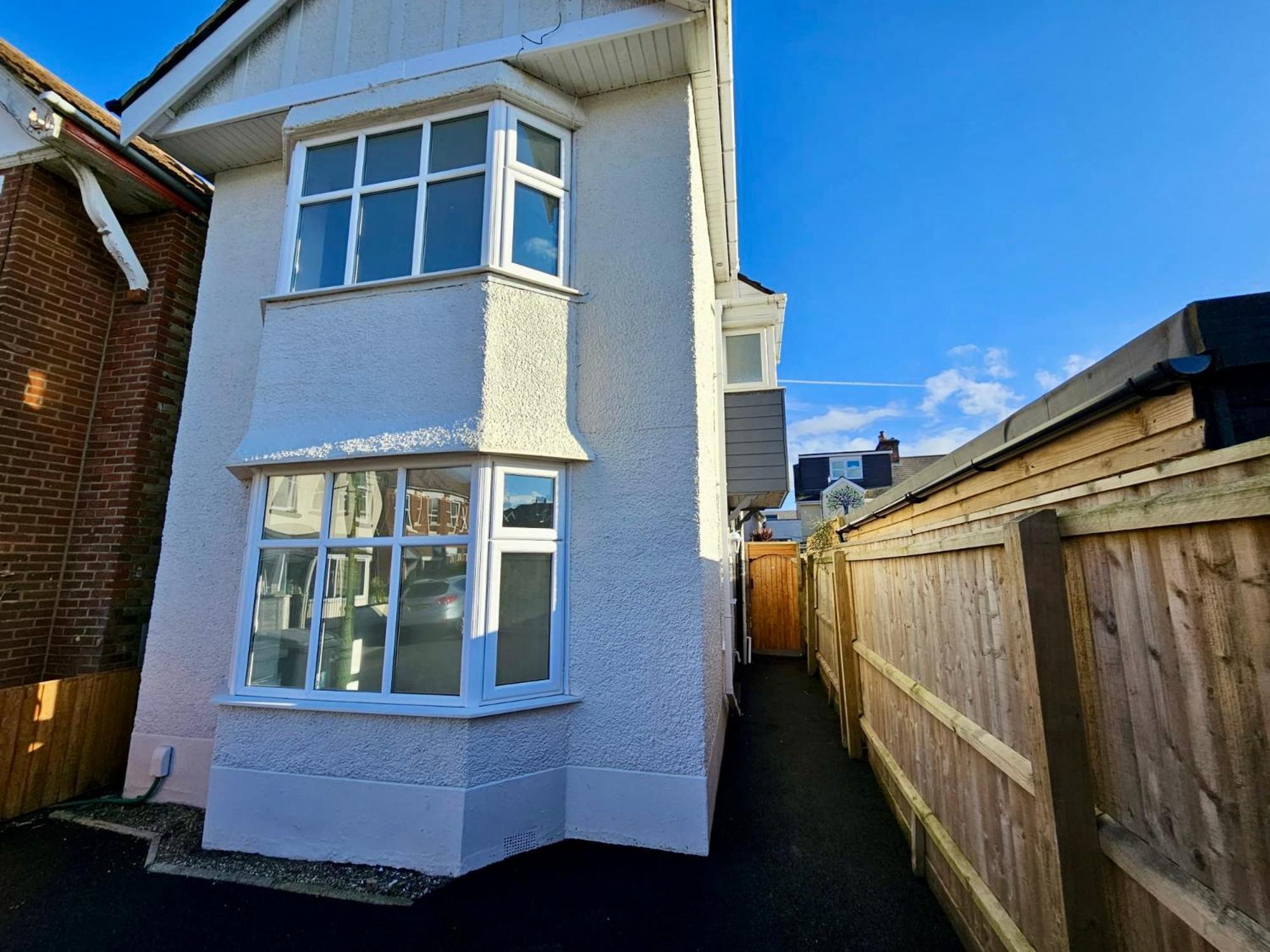 Newly Renovated 3 Bedroom Victorian Detached House 본머스 외부 사진