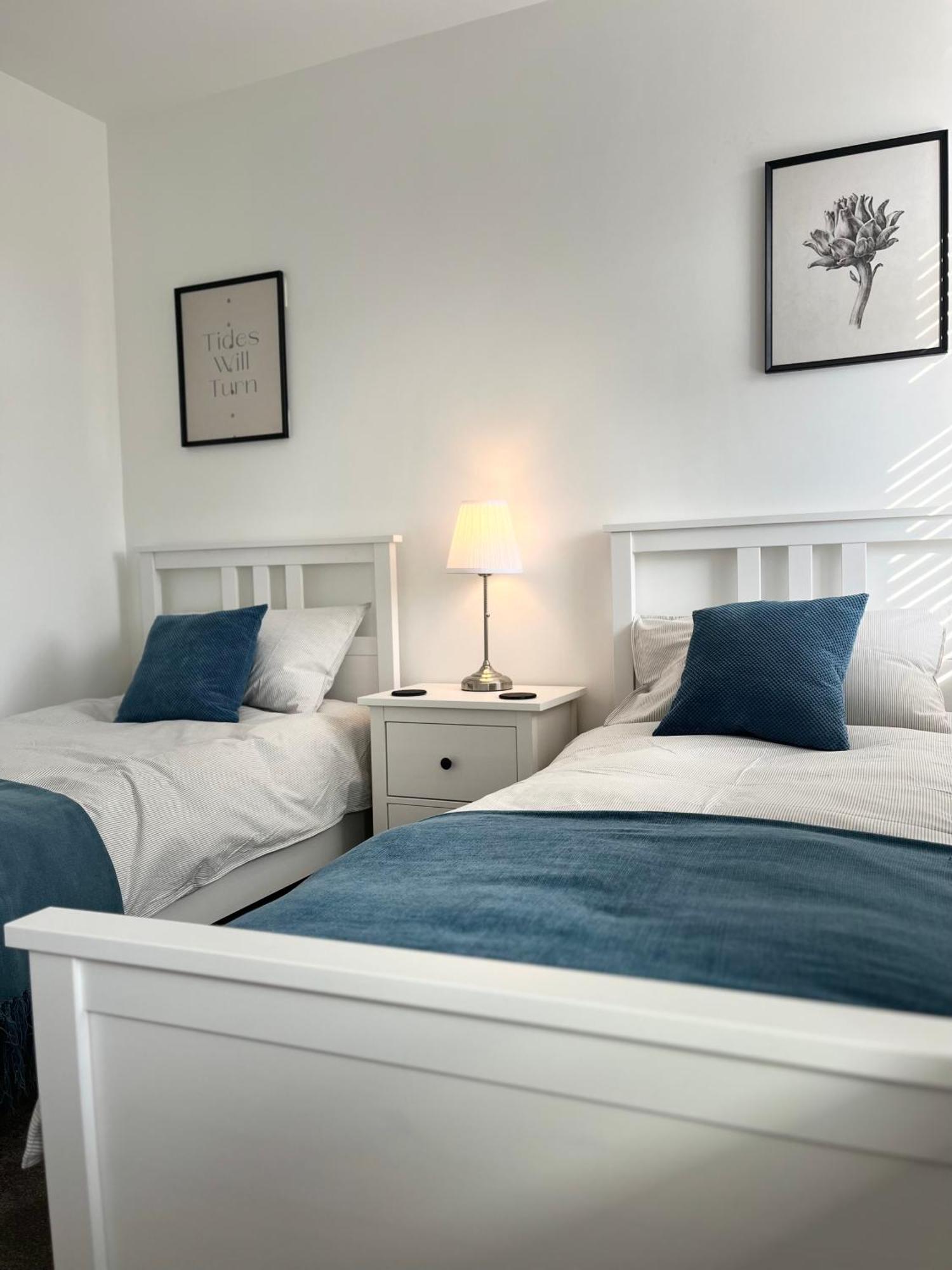 Newly Renovated 3 Bedroom Victorian Detached House 본머스 외부 사진