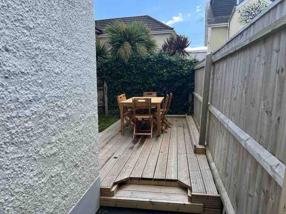 Newly Renovated 3 Bedroom Victorian Detached House 본머스 외부 사진